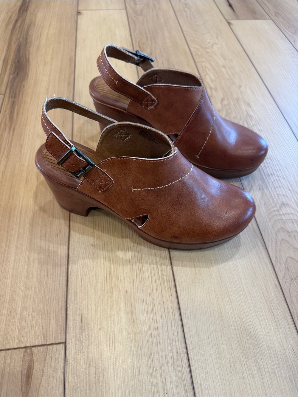 b.o.c. BOC Brown faux leather BOHO clog